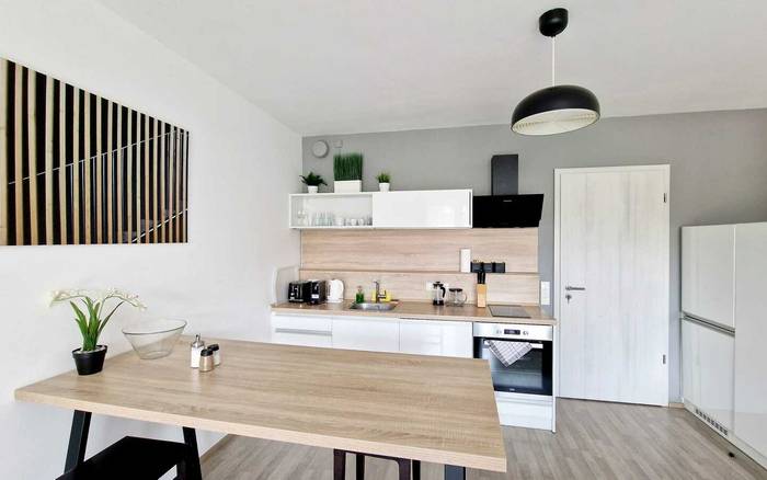 Studio 1+kk a balkonem s manželskou postelí