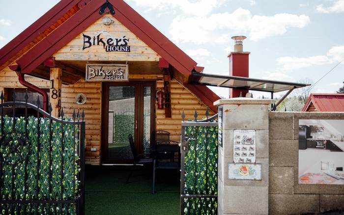 Котедж та апартаменти Bikers house