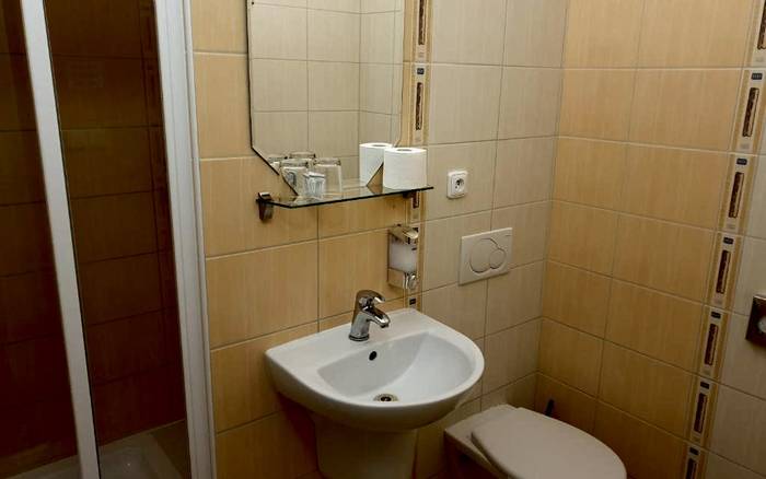Dvoulůžkový pokoj DELUXE s přistýlkou klima + balkon