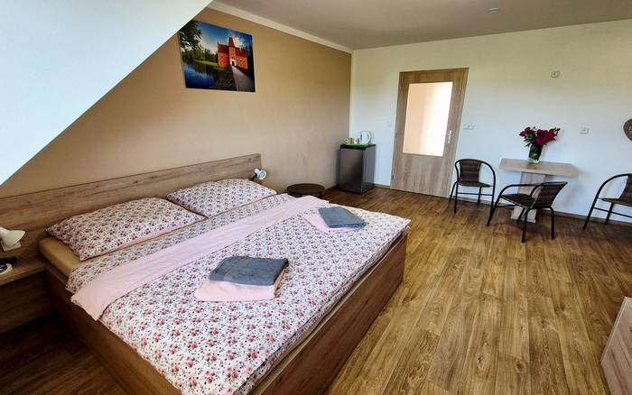 8. Pokoj pro dvě až tři osoby, první patro