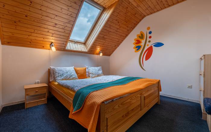 APN - apartmán pre 5 osôb , s balkónom, izba 1