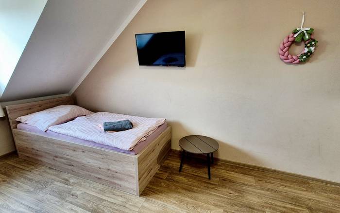 11. Pokoj pro dvě až tři osoby, první patro