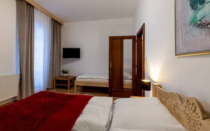 Trojložková izba s balkónom