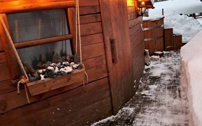 Vonkajší uzatvorený altánok s kaďou