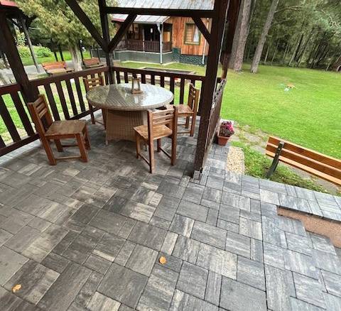 Malá chata- Vonkajšie sedenie/ terasa