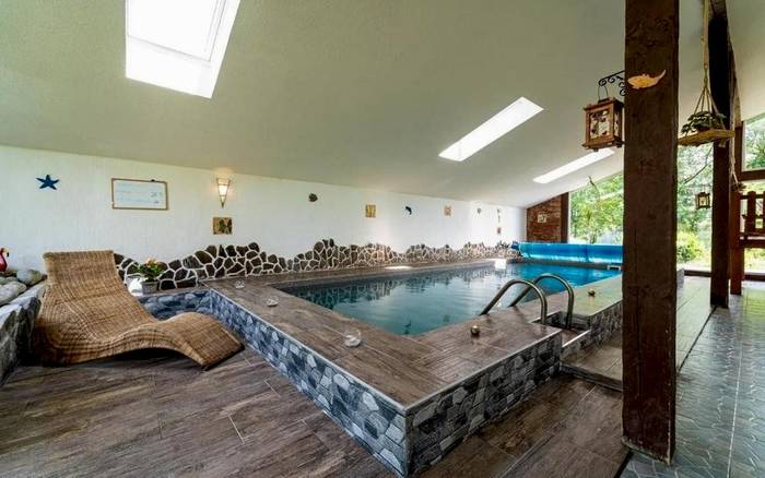 Filip Wellness Apartman, beltéri medence