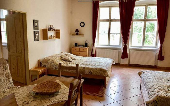 Rodinný pokoj pro 6 osob - dvoulůžková a čtyřlůžková ložnice s možností přistýlek