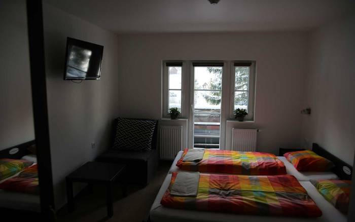 Dvojlôžková izba s kúpeľňou a balkónom, manželská posteľ + prístelka