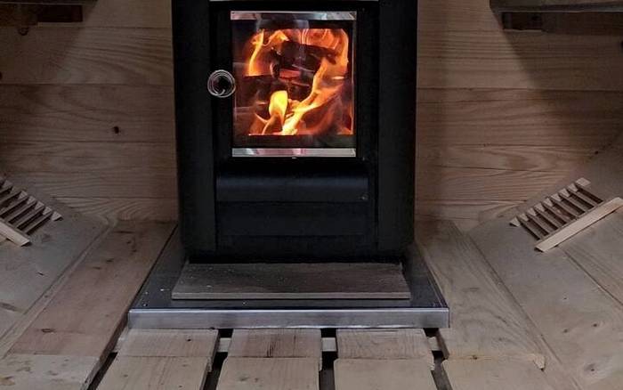 Saunovacia piecka na pevné palivo