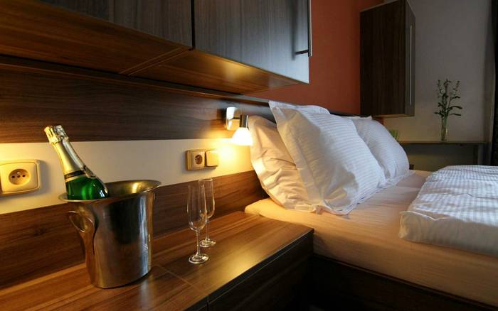 Třílůžkový pokoj NADSTANDARD (DELUXE) S KLIMATIZACÍ