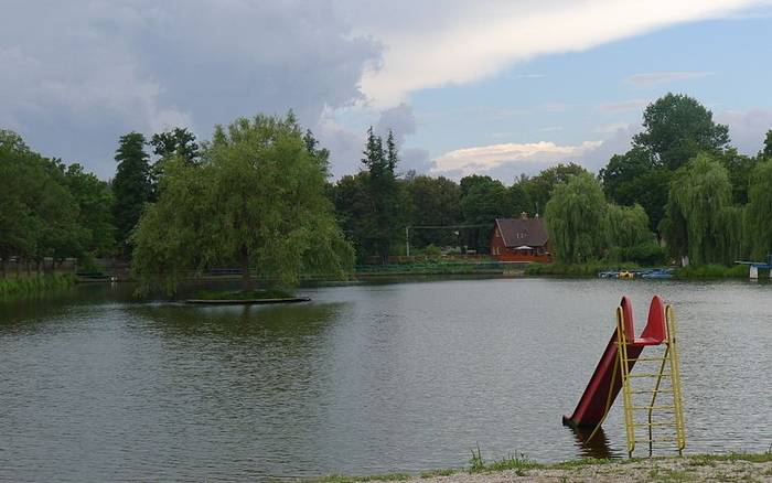 Ze Sence u Rakovníka je to kousek na Krakovec i na Křivoklát