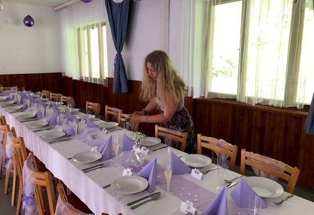 Kemp Oparno příprava svatební hostiny