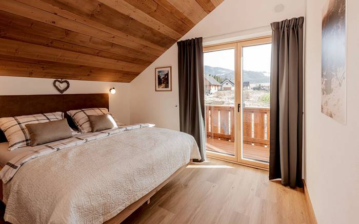 „Slnečný“ apartmán s dvoma spálňami a balkónom pre 5 osôb