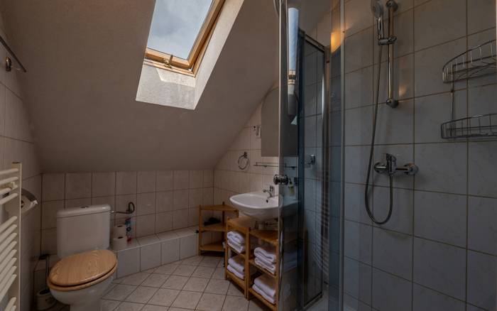 APĽ - apartmán pre 4 osoby , kúpeľňa