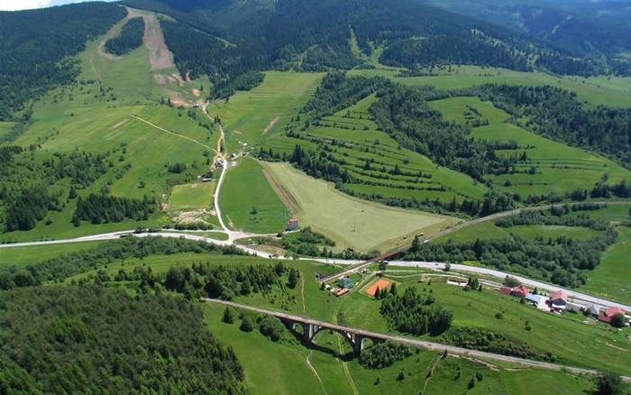 železnica,cesta,lyžiarske stredisko