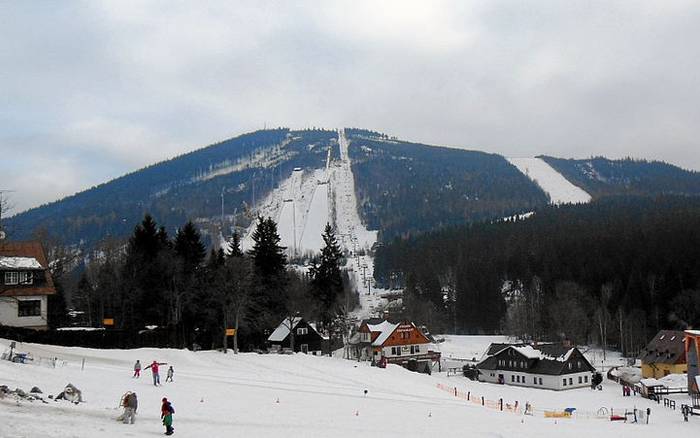 Harrachov stále táhne. Přijeďte i vy do Ski areálu Harrachov – Čertova hora