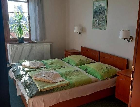 Trojlôžková izba s vlastnou kúpelňou a wc