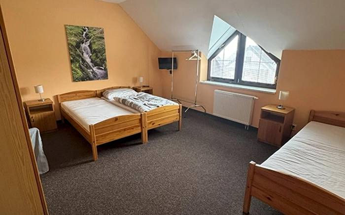 Třílůžkový pokoj 8 s výhledem na sjezdovky