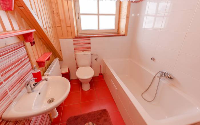 koupelna v patře se saunou a vanou 