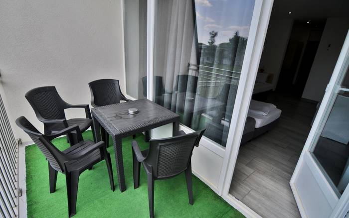 Izba č. 3 štvorlôžková s kuchynkou a balkónom