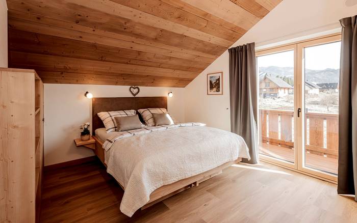 „Slnečný“ apartmán s dvoma spálňami a balkónom pre 5 osôb