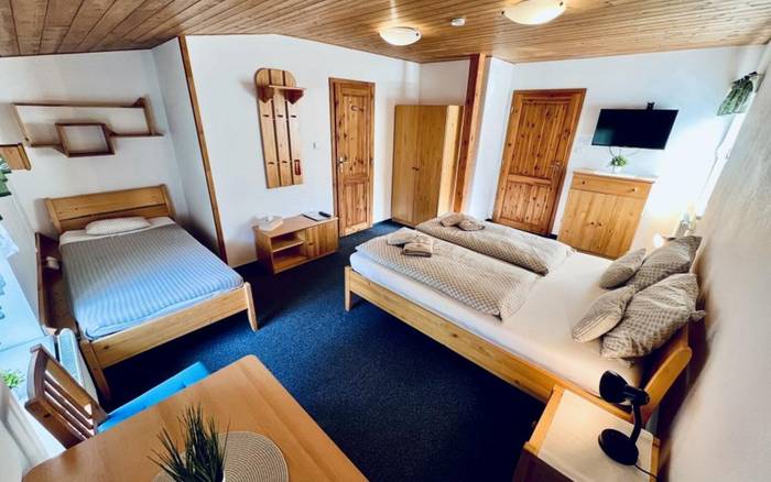 Třílůžkový pokoj č. 1