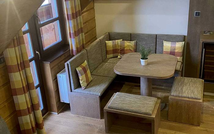 Mezonetový apartmán s kuchyňkou, 2 ložnice, balkon (č.7)
