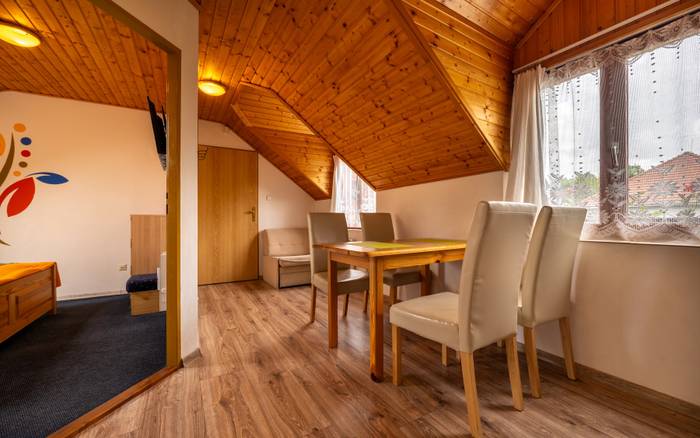 APN - apartmán pre 5 osôb , s balkónom, kuchyňa