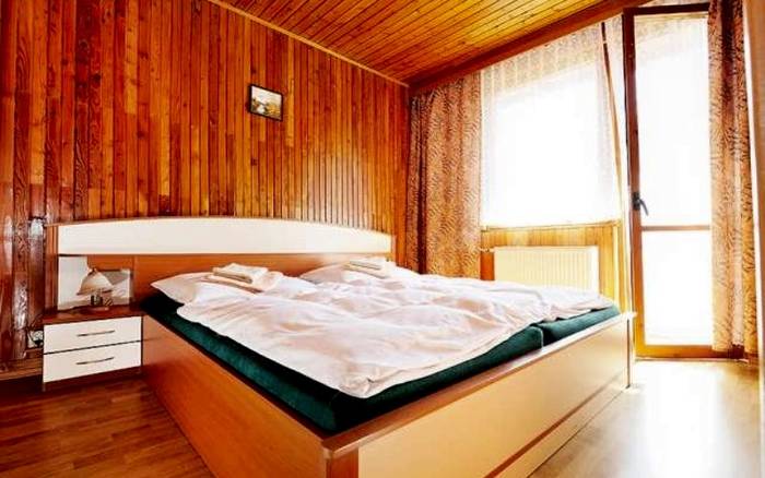 Dvojlôžková izba s manželskou posteľou