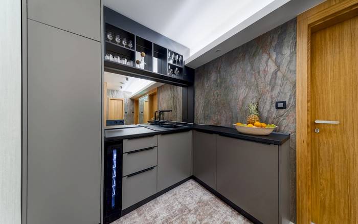 Business apartmán s balkónom, prístelkou a s výhľadom do areálu