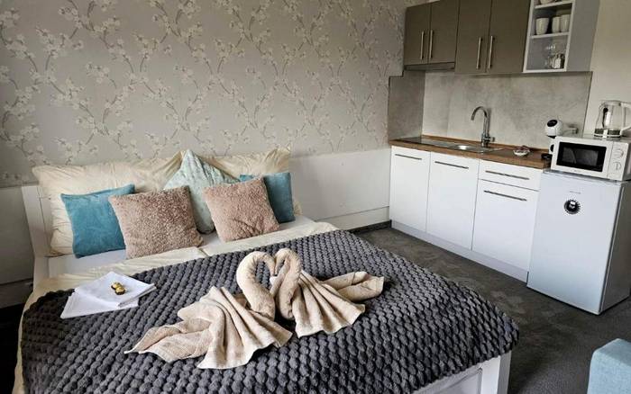 Filip Wellness Apartman, beltéri medence