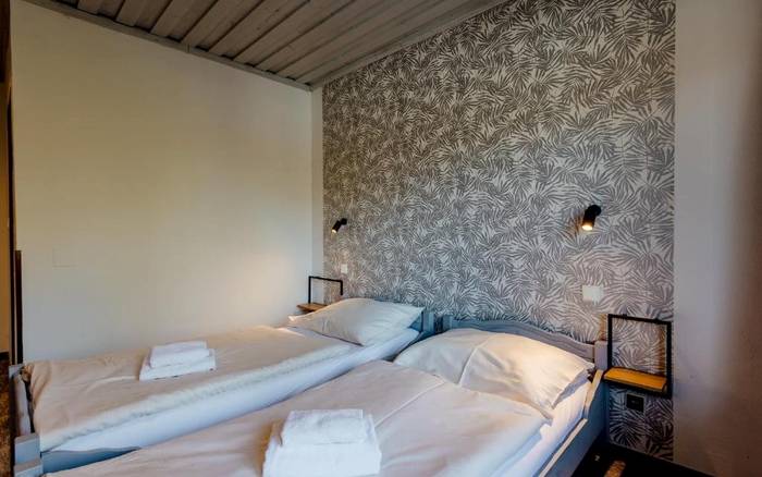 Dvojlôžková izba s oddelenými lôžkami a balkónom
