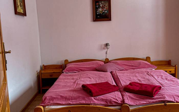 Dvojlôžková izba so spoločnou kúpeľňou