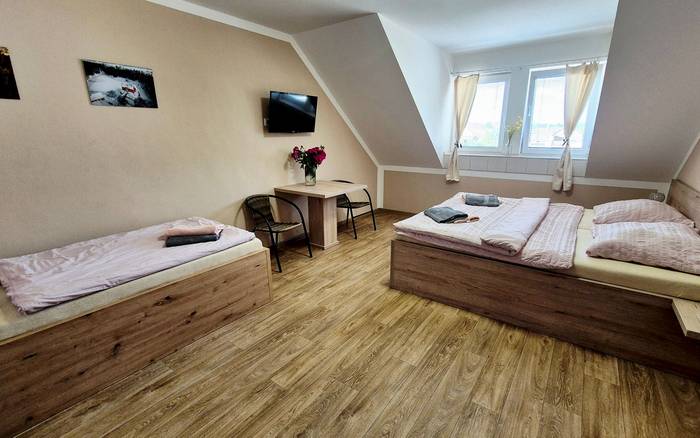 12. Pokoj pro dvě až tři osoby, první patro