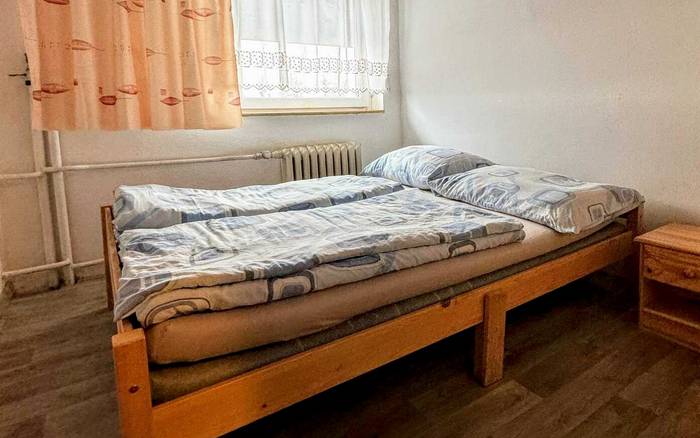 Dvoulůžkový pokoj se společnou koupelnou