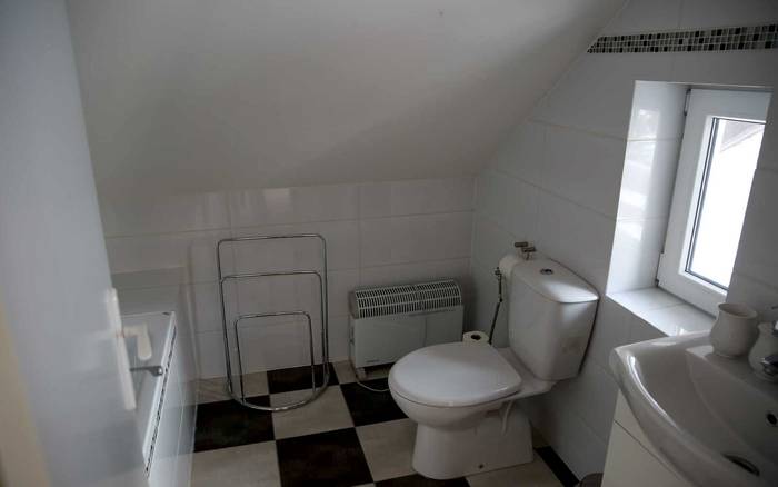 Dvojlôžková izba s kúpeľňou a balkónom, manželská posteľ + prístelky