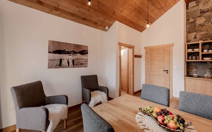 „Slnečný“ apartmán s dvoma spálňami a balkónom pre 5 osôb