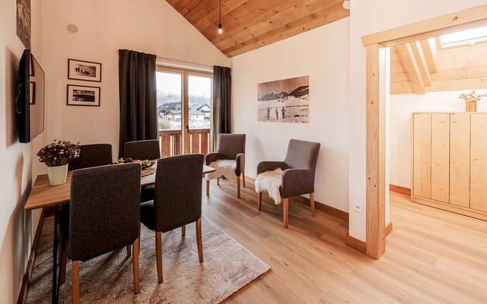„Slnečný“ apartmán s dvoma spálňami a balkónom pre 5 osôb