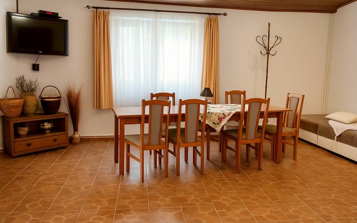 Chata Jozefína - pravá strana