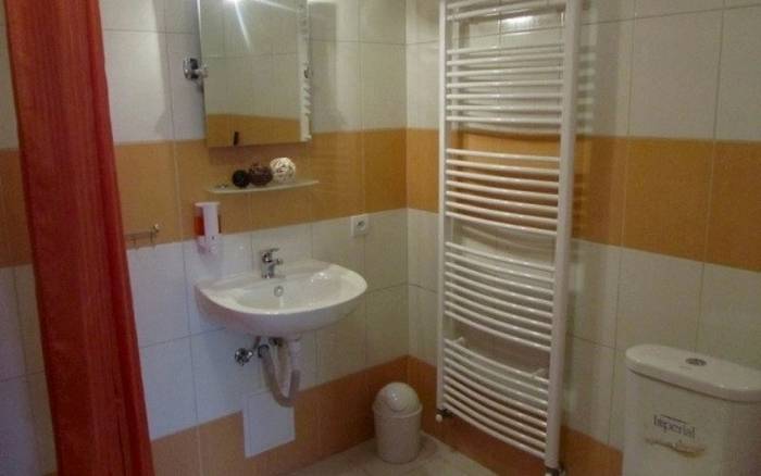 Kúpeľňa s toaletou - bezbariérový apartmán