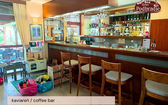 Kaviareň - bar