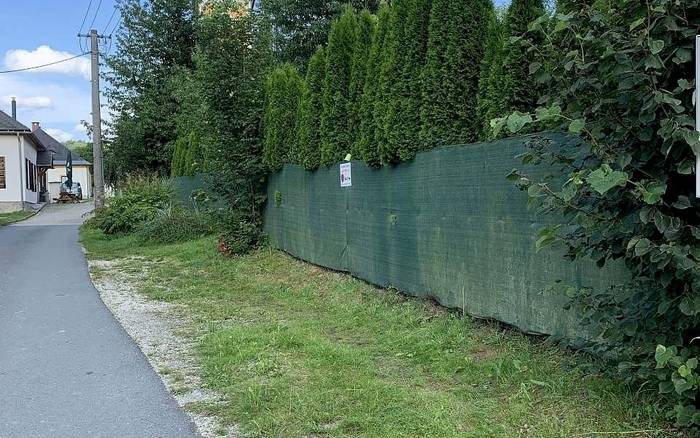 Parkovaní u chalupy pro 2 auta