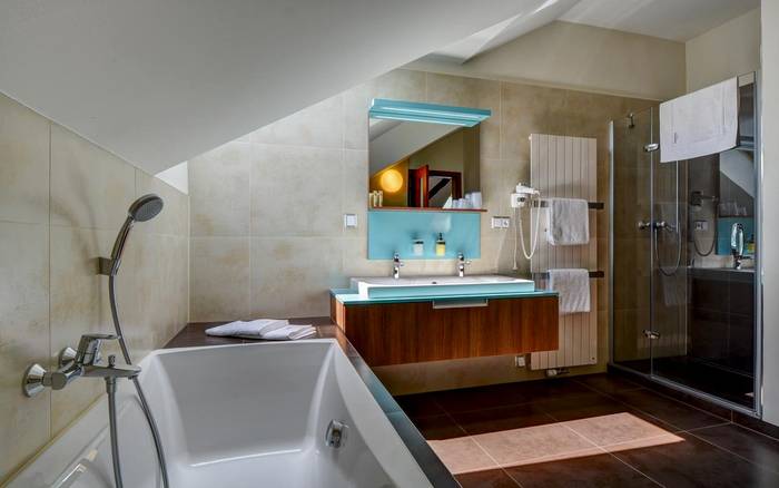 Dvoulůžkový pokoj s vanou s přistýlkou