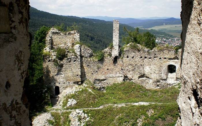 Hrady a zámky Trenčianskeho kraja