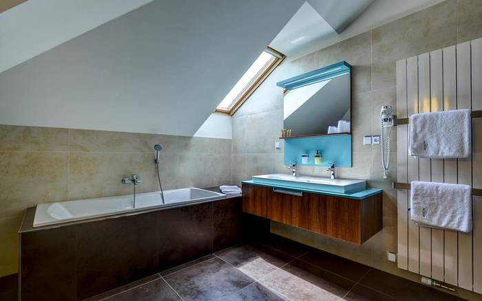 Dvoulůžkový pokoj s vanou s přistýlkou