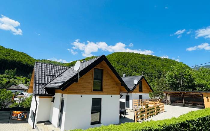 WHITE Chalet