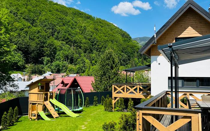 BROWN Chalet