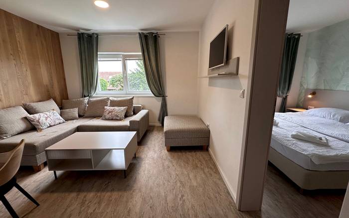Apartmán POSCHODIE s balkónom & výhľadom