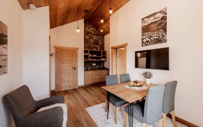 „Slnečný“ apartmán s dvoma spálňami a balkónom pre 5 osôb