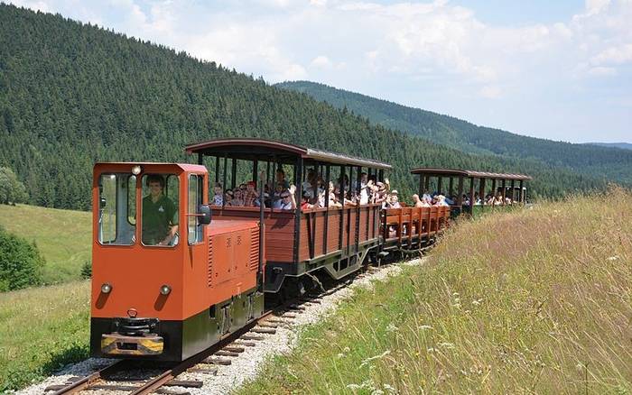 8 nezvyčajných výletov vlakom pre malých aj veľkých